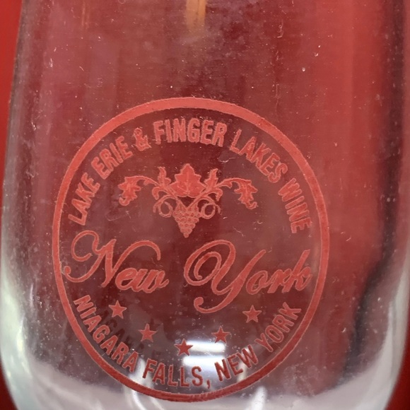 Lake Erie and Fingerlakes Wine glass Vineyard Collectible glasses (2) - Picture 2 of 3